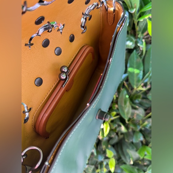 Coach 21585 Dinky 24 Tea Rose Green Chain Link Rare - Picture 7 of 11